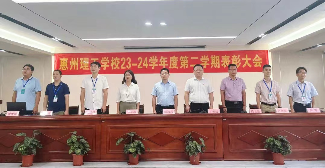 表彰！5人考取本科，第一名獲獎(jiǎng)學(xué)金1萬(wàn)元！