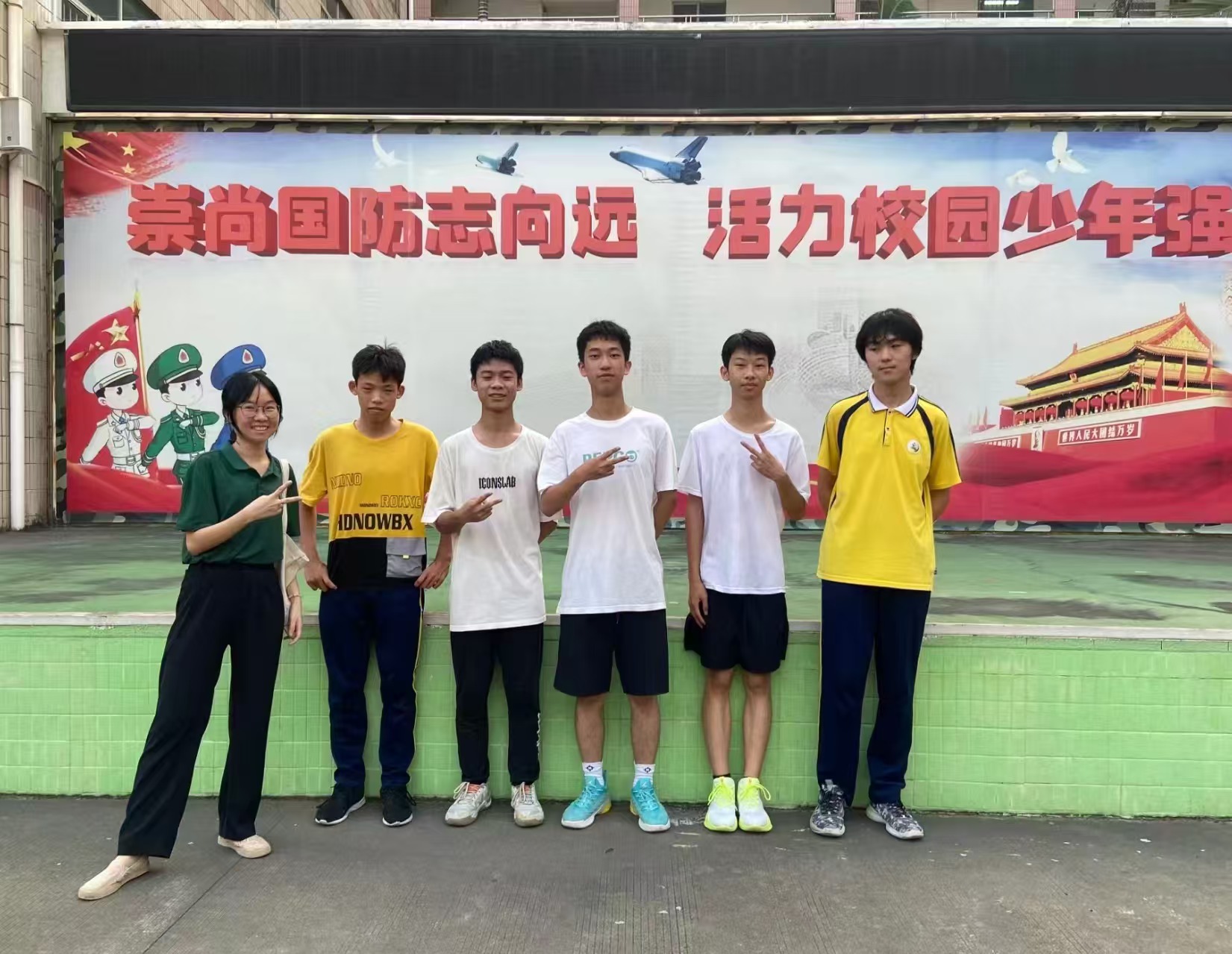 2-回母校看望老師.jpg
